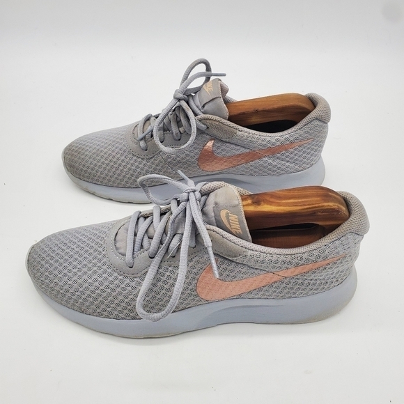 Nike Tanjun Gray Rose Gold Metallic Running Training Shoes Womens Size 8 - Picture 7 of 11